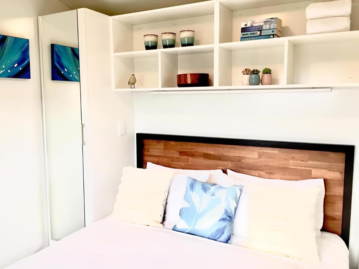 Almond Court Motel Александра Екстериор снимка