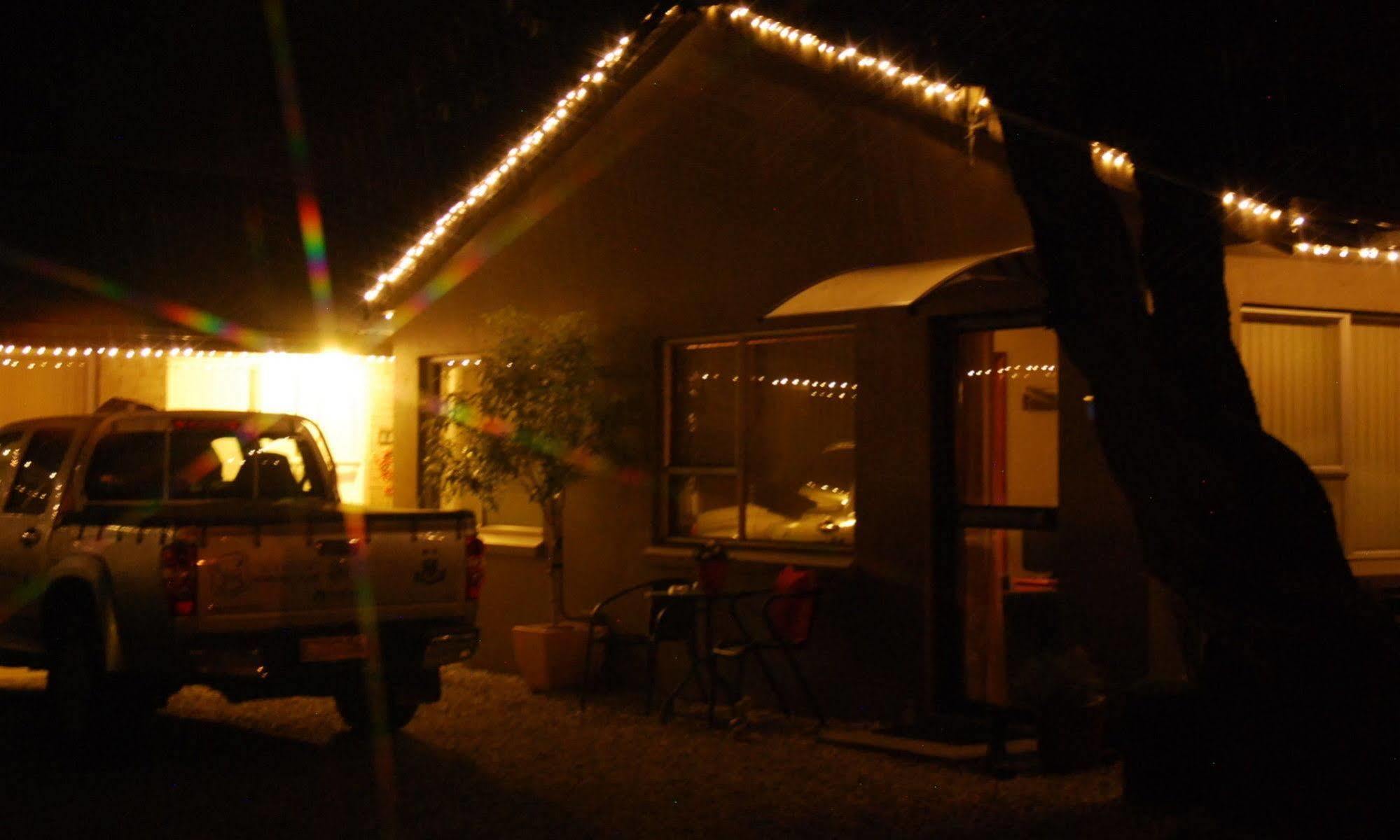 Almond Court Motel Александра Екстериор снимка
