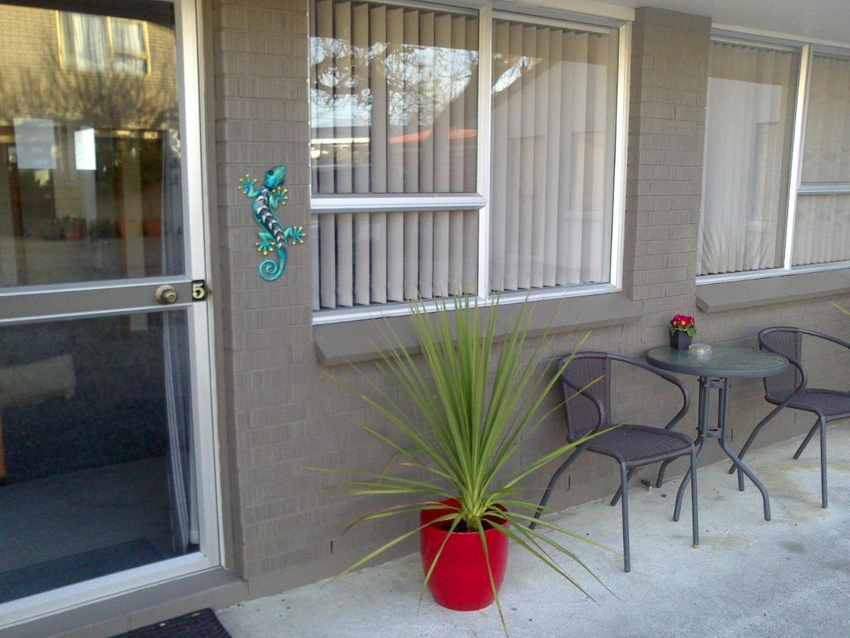 Almond Court Motel Александра Екстериор снимка